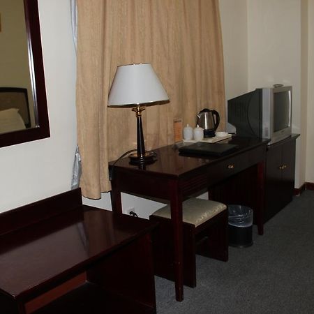 Super 8 Beijing Yizhuang Tianbao Hotel Luaran gambar
