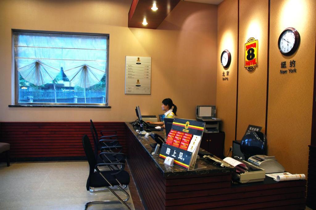 Super 8 Beijing Yizhuang Tianbao Hotel Luaran gambar